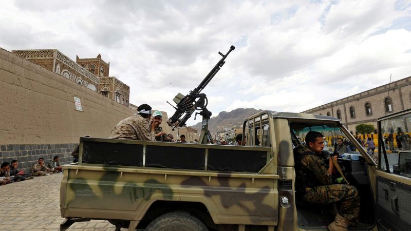 Yemen’s defense minister, army chief survive base attack that killed 8