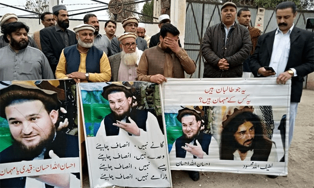 Families of APS martyrs demand Pakistan government to explain Ehsanullah Ehsan’s escape