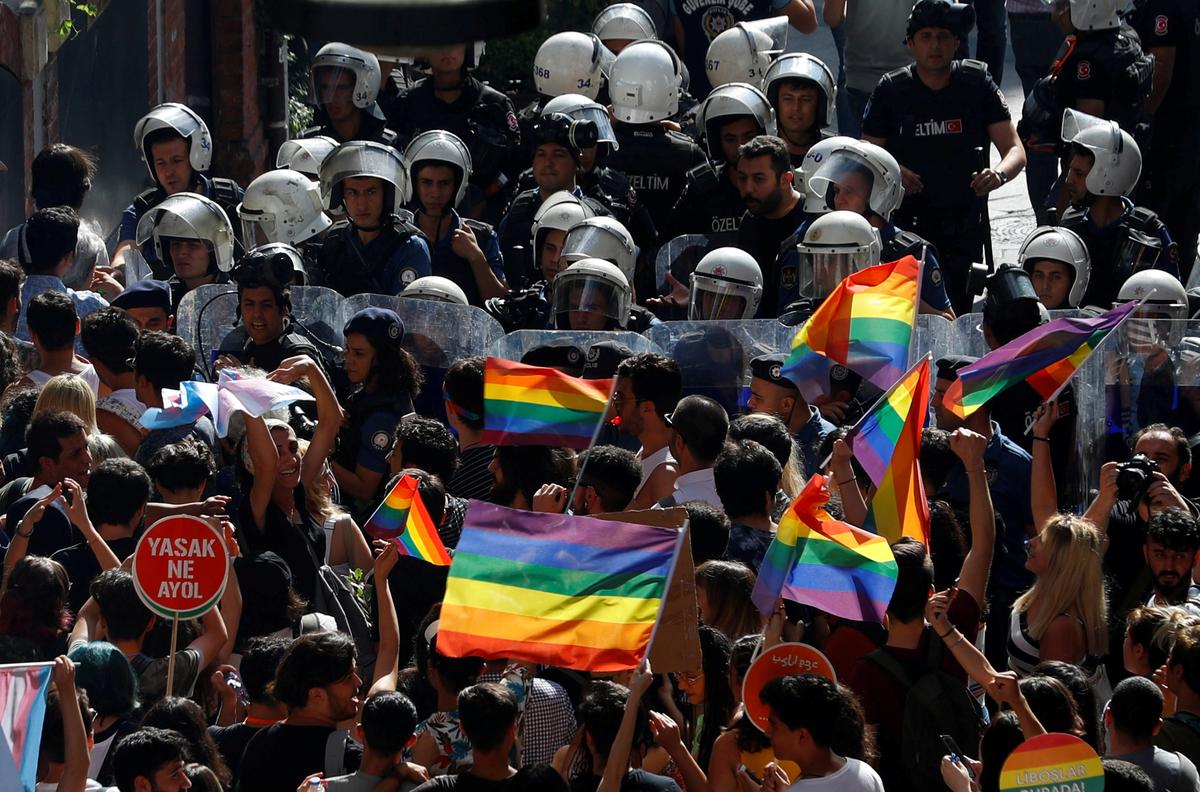 Turkey defends anti-gay tweet by head of Turkish Red Crescent