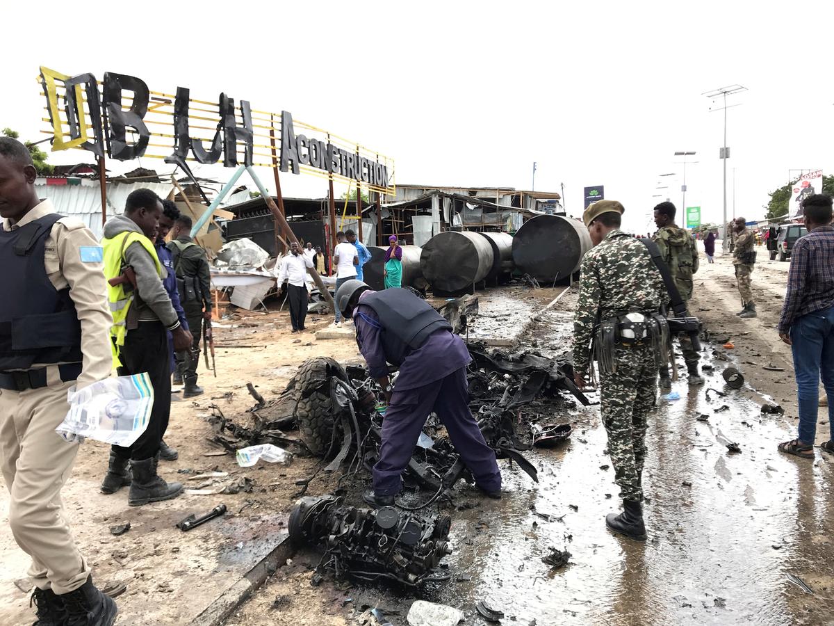 Head of Somalia’s military unhurt, civilian killed in suicide car bomb on convoy
