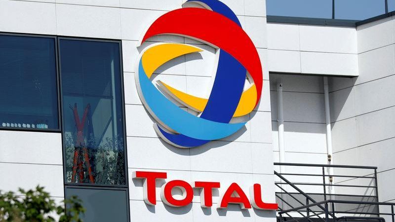 Total signs $14.9 bln debt financing for huge Mozambique LNG project