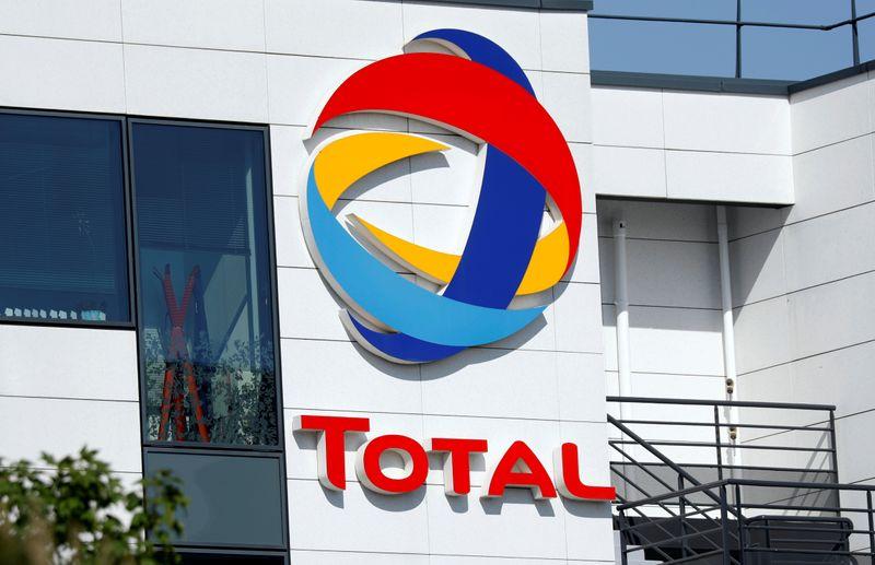 Total signs $14.9 bln debt financing for huge Mozambique LNG project