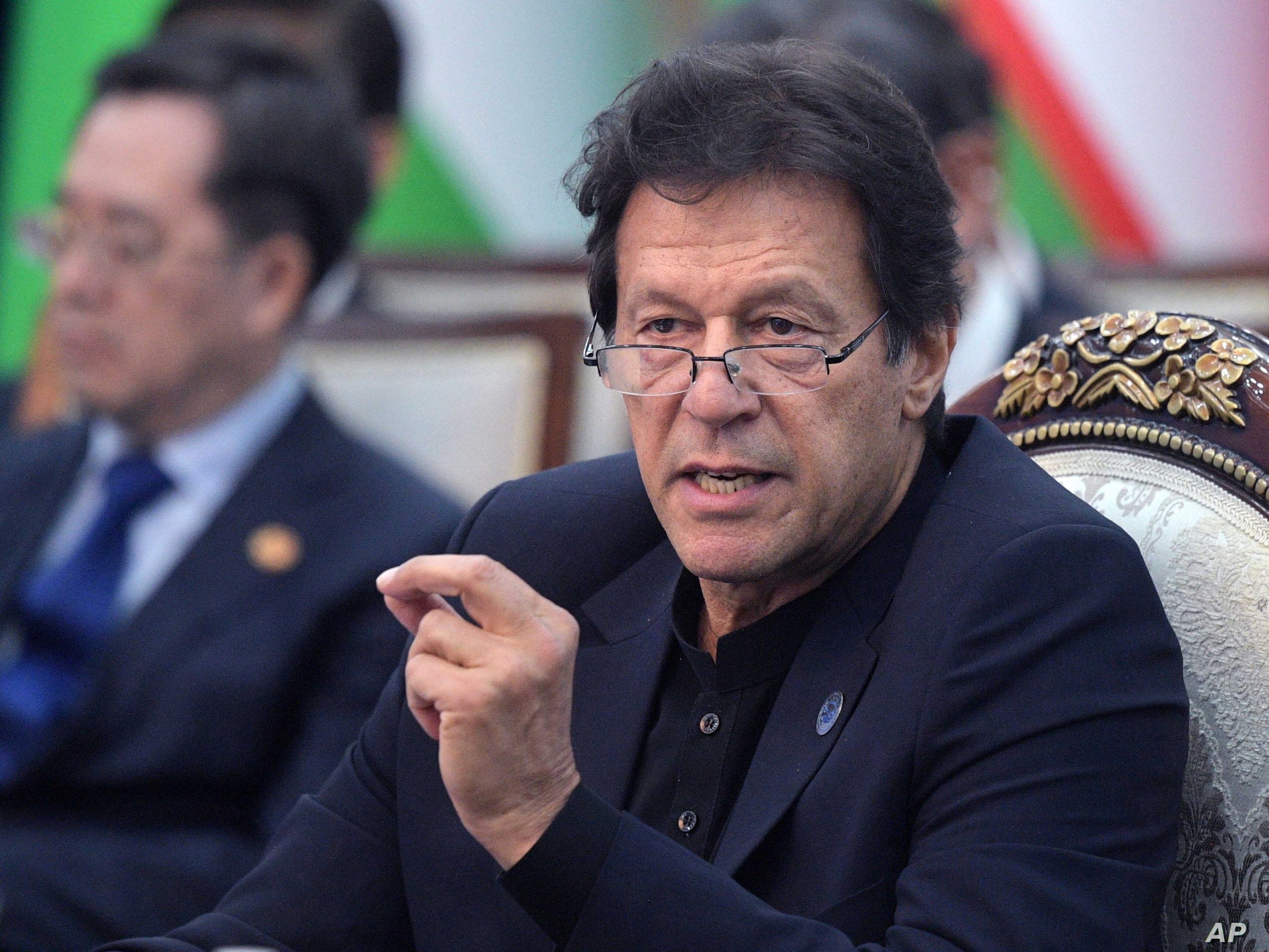 Pakistan PM continues to throttle voices of press criticizing government, military