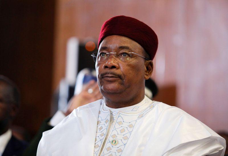 Regional delegation to visit Mali to try to reverse coup as junta, opposition close ranks