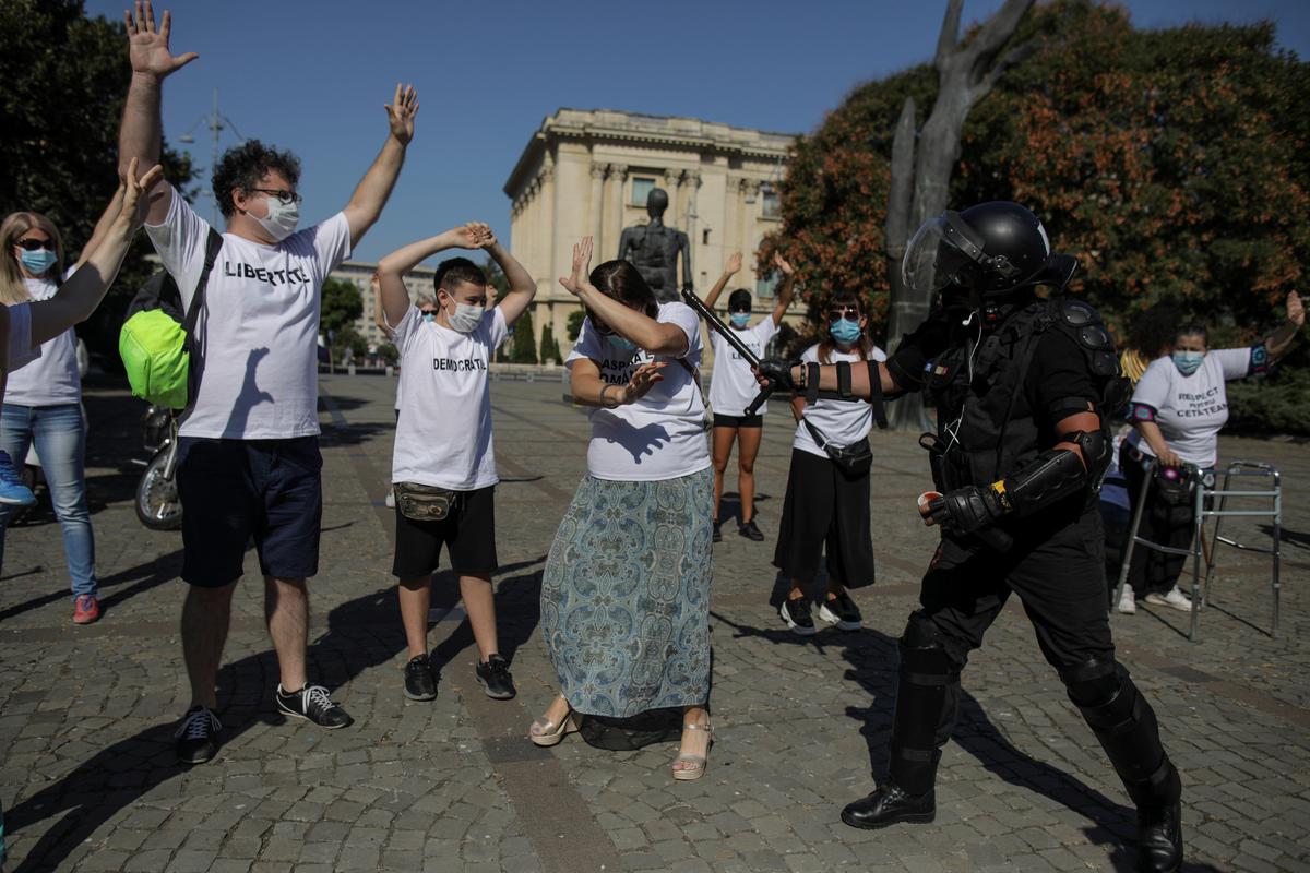 Activist, diaspora groups in Romania call for investigation of police at 2018 anti-corruption rally