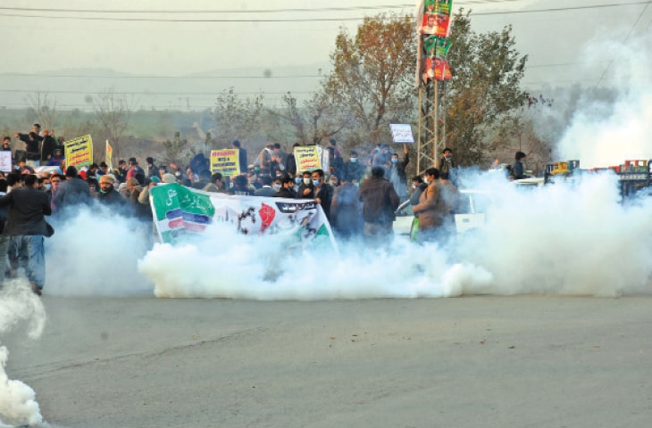 Pak police resorts to baton-charge on teachers protesting new regularisation policy