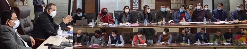 Advisor to J&K LG reviews working of handicrafts, handloom department