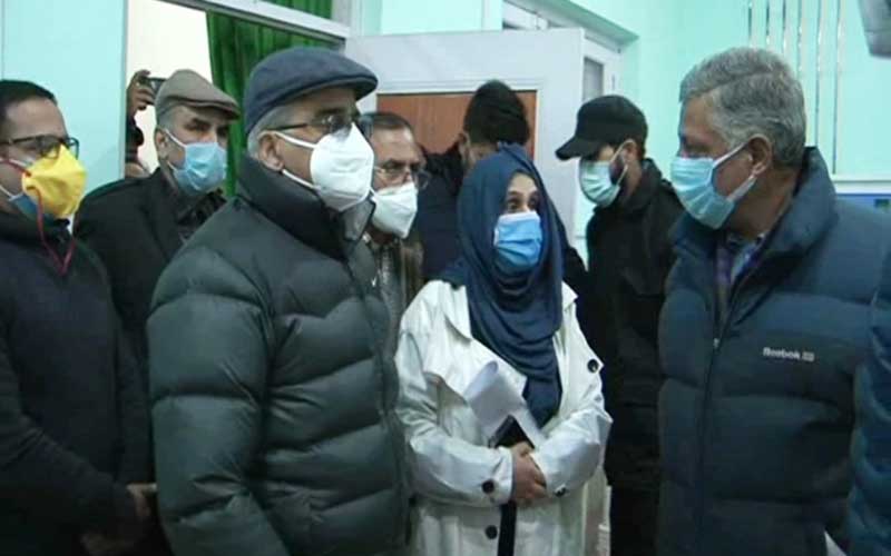 J&K: Financial Commissioner inspects healthcare facilities in Baramulla