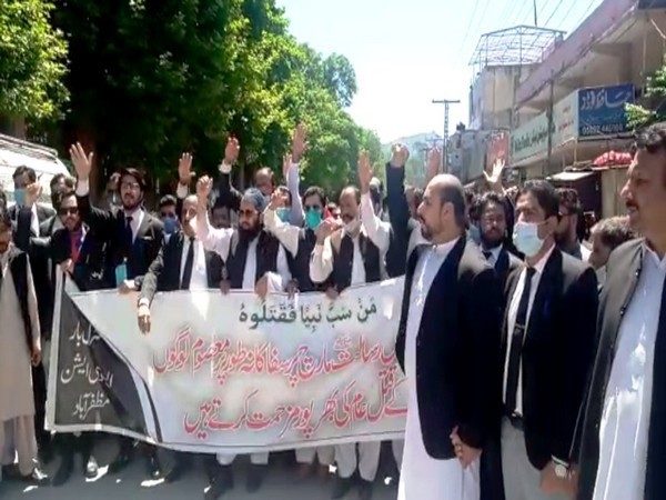 Pakistan: TLP supporters raised slogans against gov. outside interior minister’s house