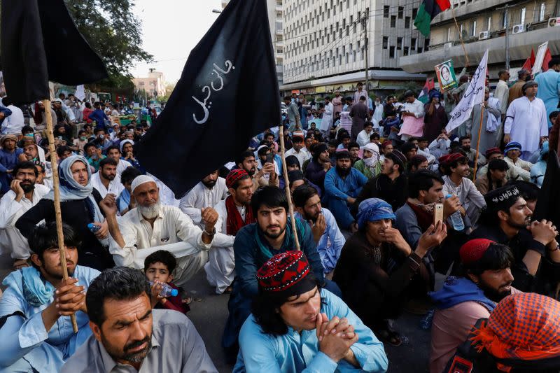 People protest to get fair investigation in Pakistan.