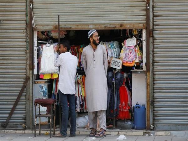 Pak traders to keep businesses open till Eid against Gov. Rule.