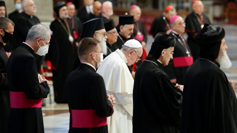 Pope urges Lebanese leaders to shun partisanship, fix broken country