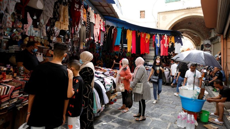 In Tunis bazaar, traders say economic woes set stage for crisis