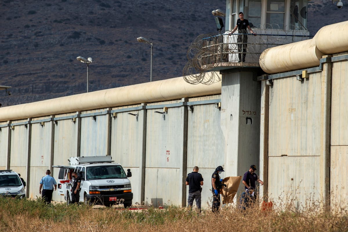 Massive manhunt after six Palestinians break out of high security Israeli prison