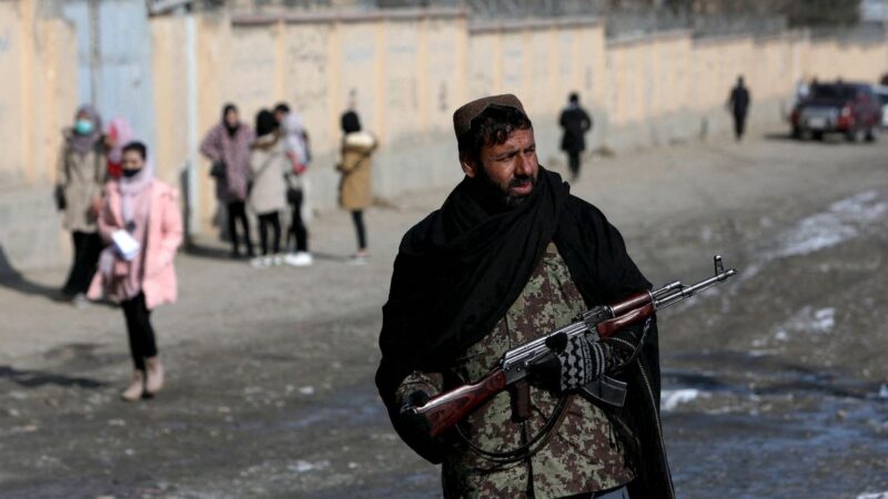 Taliban bars government employees without beards from work