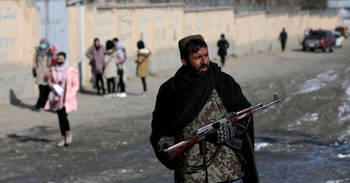 Taliban bars government employees without beards from work