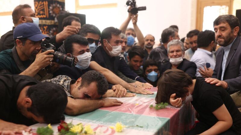 Iran buries slain Revolutionary Guards colonel, vows revenge