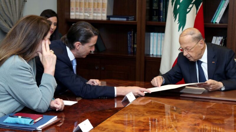 المبعوث الأمريكي يلتقي بالرئيس اللبناني بشأن الخلاف البحري الإسرائيلي