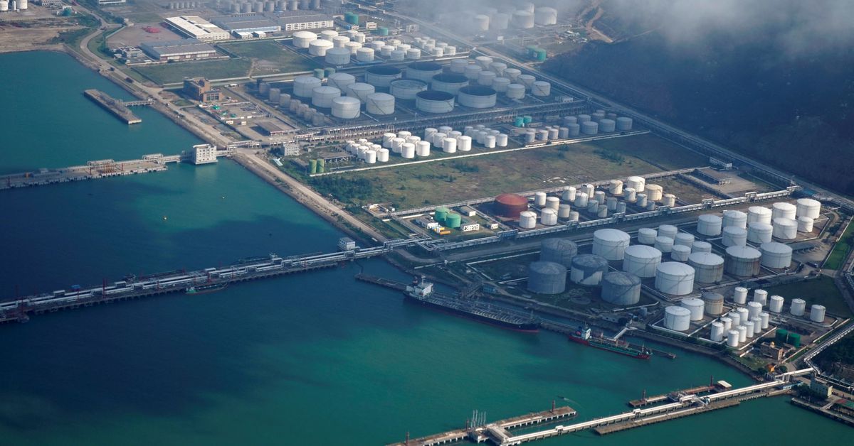 More Russian oil going east squeezes Iranian crude sales to China