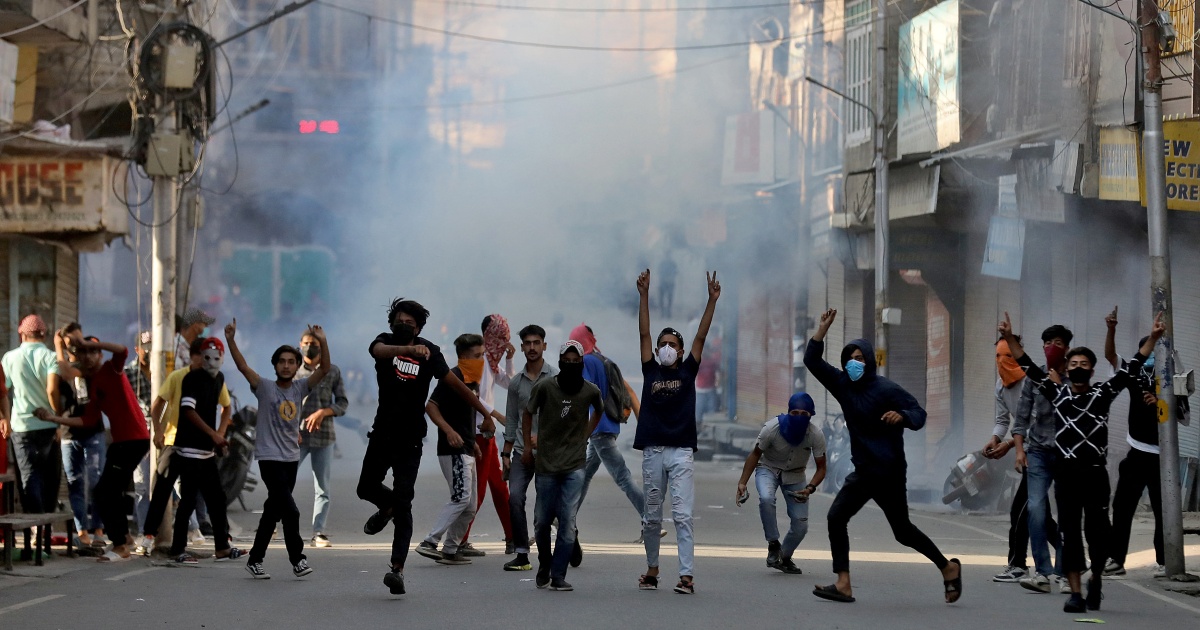 Poonch residents on roads protesting against unjustified taxes and Load shedding