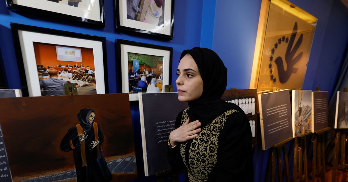 Gaza war survivor commemorates victims in paintings
