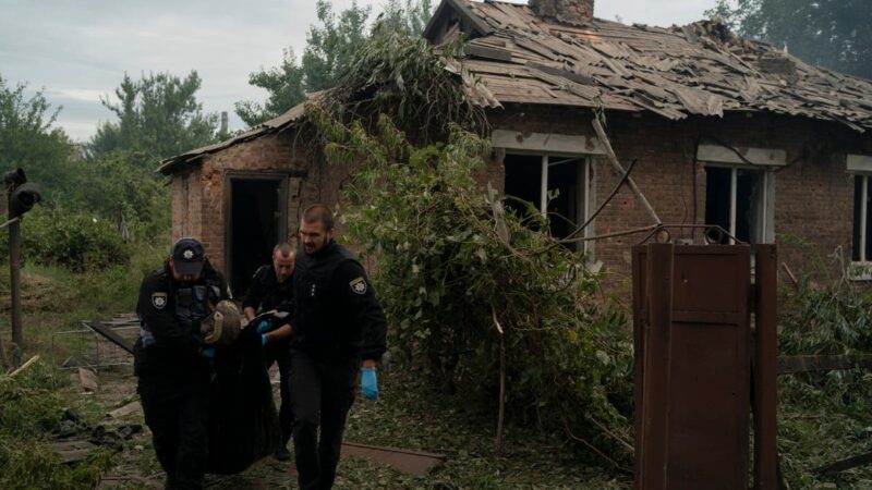 Eastern Ukraine towns hit in overnight strikes