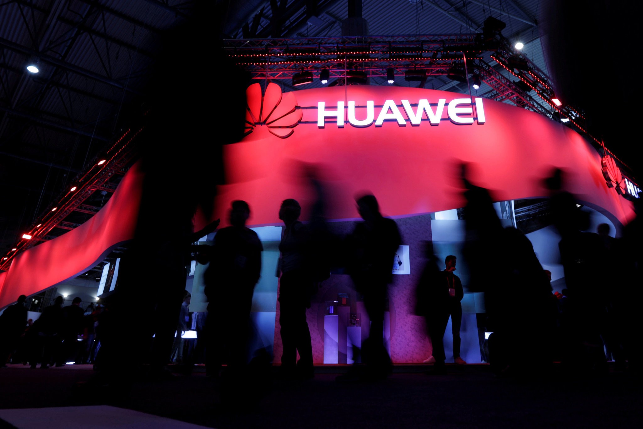 Saudi welcomes china’s controversial tech giant Huawei, ignores US security concerns