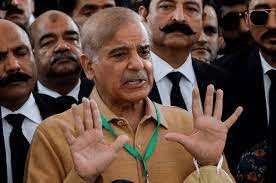 Shehbaz Sharif gives in to extremists against Shias