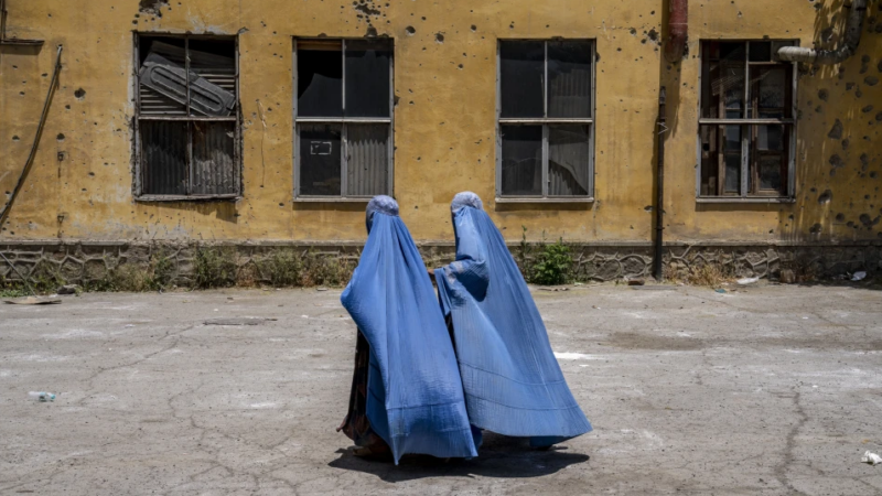 Taliban commander asserts that women in Afghanistan have access to a “comfortable and prosperous life.”