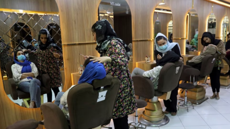 Taliban Ban on Beauty Salons Is Protested by Afghan Women