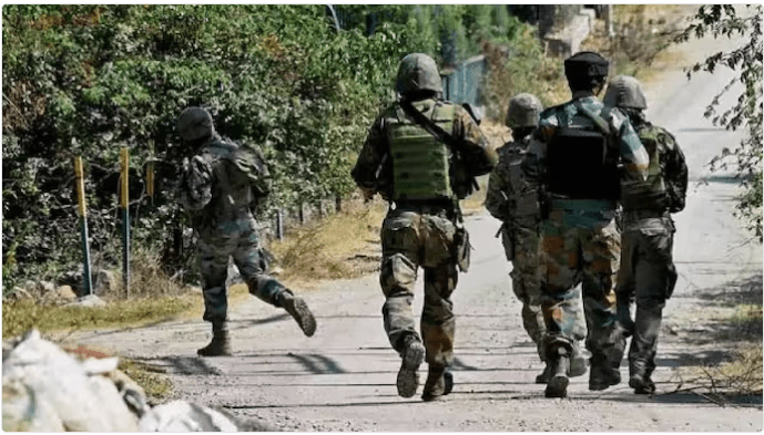 The army has redeployed 500 para commandos in Jammu to pursue Pakistani militants.