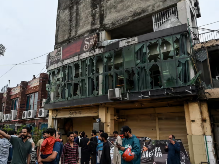 Fear and defiance across the border following Indian airstrikes in Pakistan: “There will be war”