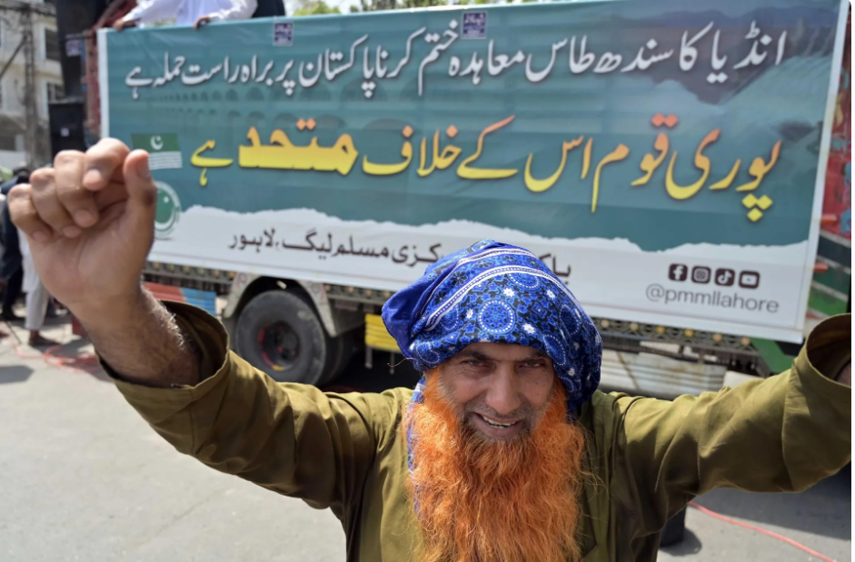 A tourist massacre in Kashmir ignites a confrontation between India and Pakistan and reignites war concerns.