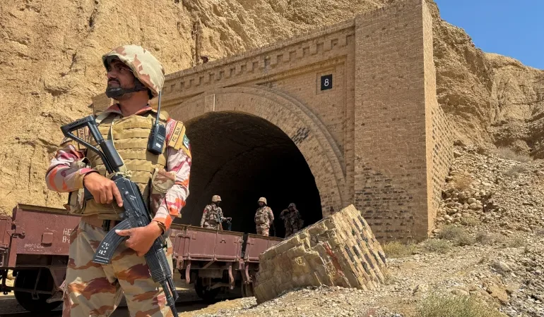 Pakistan says soldiers kill 33 fighters near Afghan border
