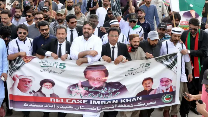 Hundreds of Imran Khan supporters arrested