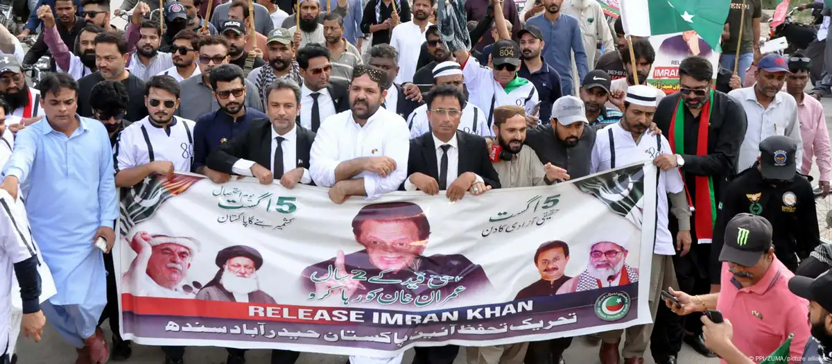 Hundreds of Imran Khan supporters arrested