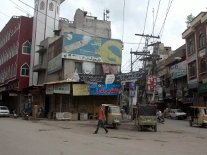 Security risk, political uncertainty in Pakistan pose hurdles for investors